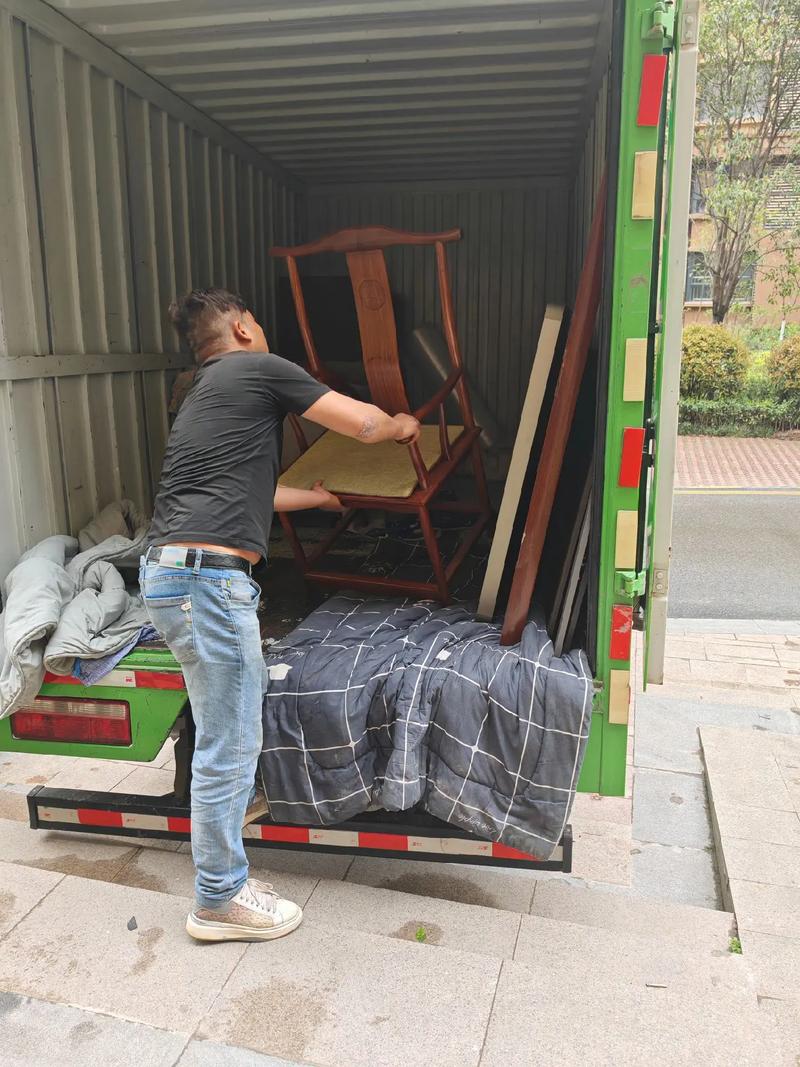 侯師傅裝卸搬運(yùn) 真誠服務(wù)，專業(yè)保障